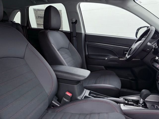 2025 Mitsubishi Outlander Sport SE - Photo 23