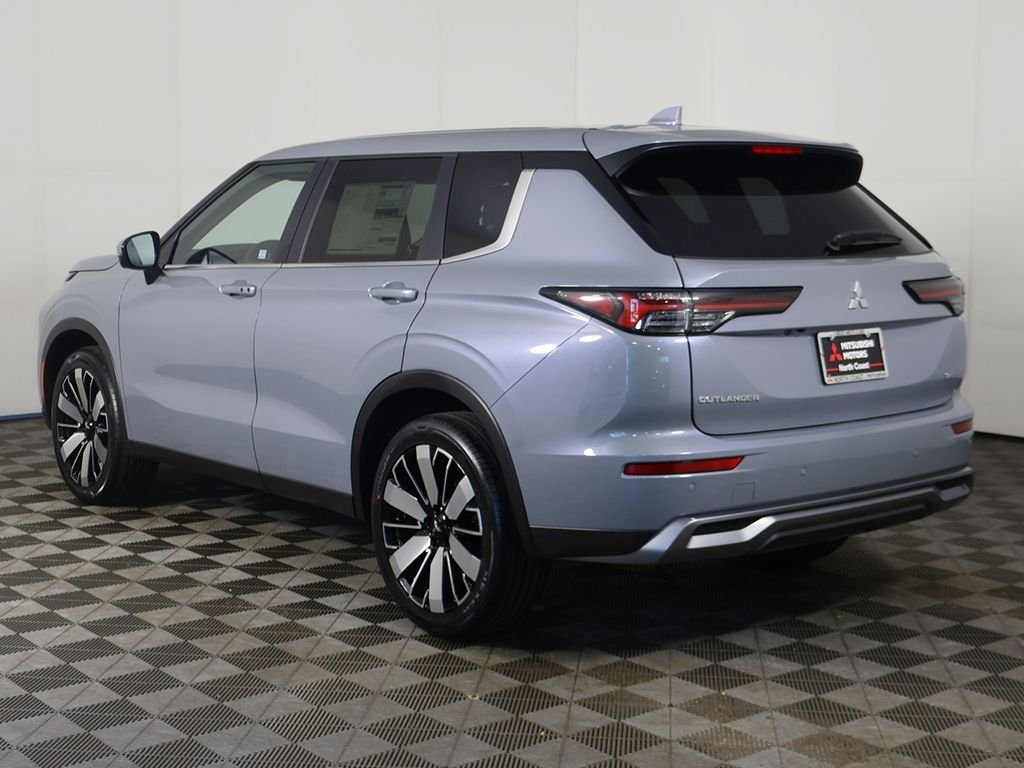 New 2026 Gray Mitsubishi SE image 9