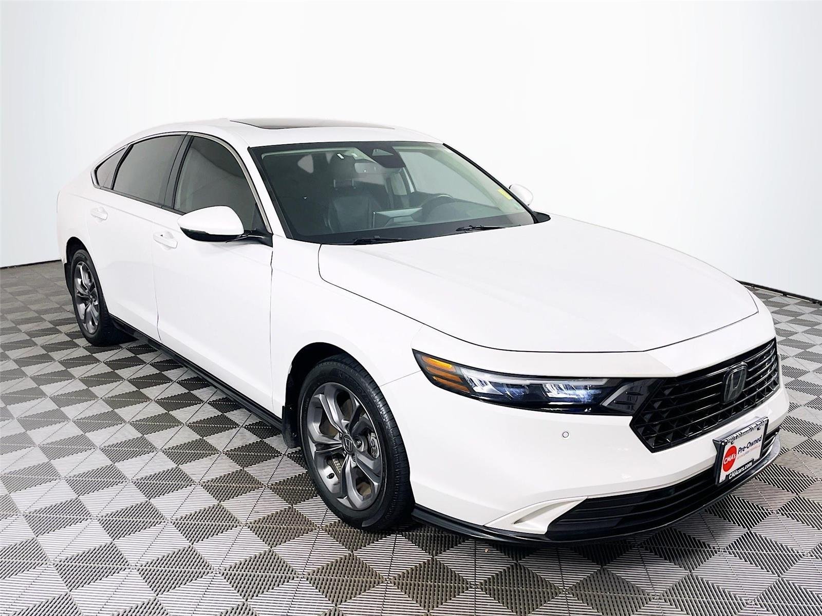Used 2023 Platinum White Pearl Honda EX-L image 1