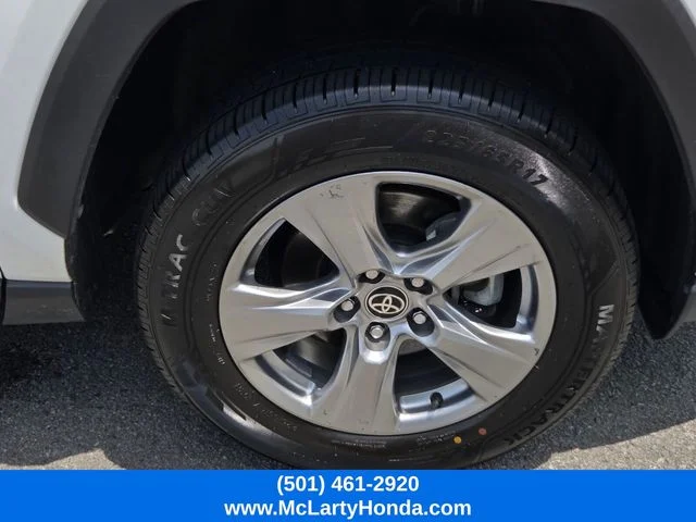 2024 Toyota RAV4 XLE - Photo 18