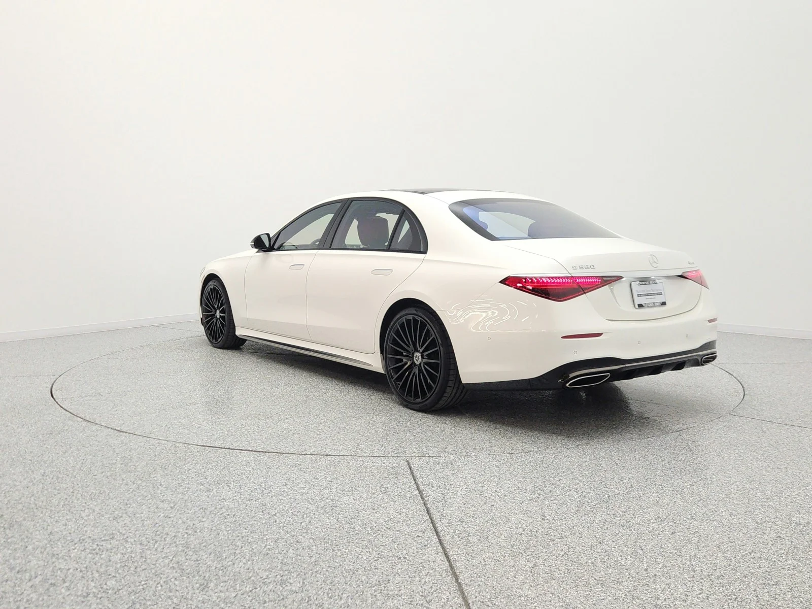 Certified Used 2023 MANUFAKTUR Diamond White Mercedes-Benz S 580 4MATIC® Sedan image 7
