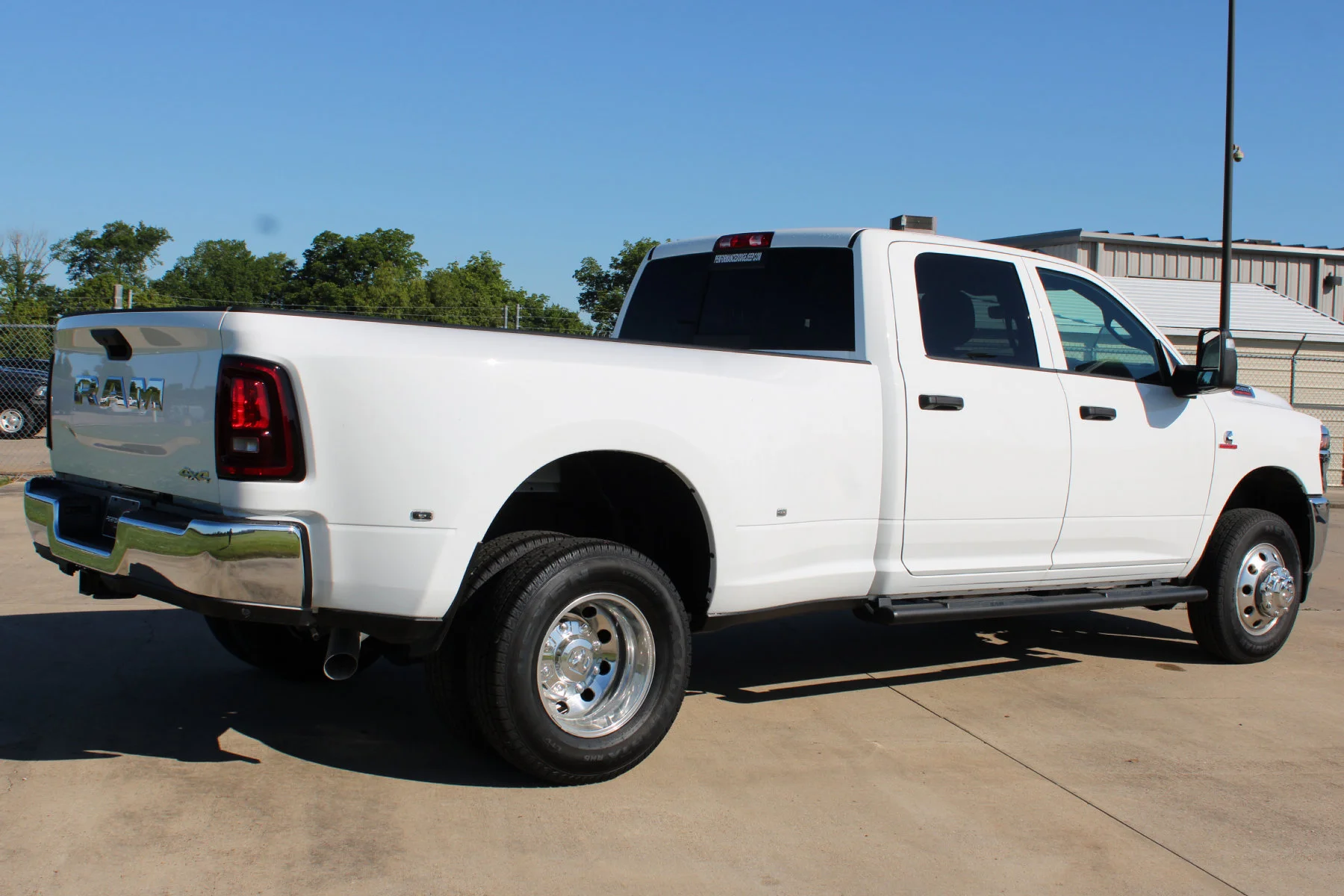 New 2026 Bright White Clear-Coat Exterior Paint RAM TRADESMAN CREW CAB 4X4 LONG BOX image 29