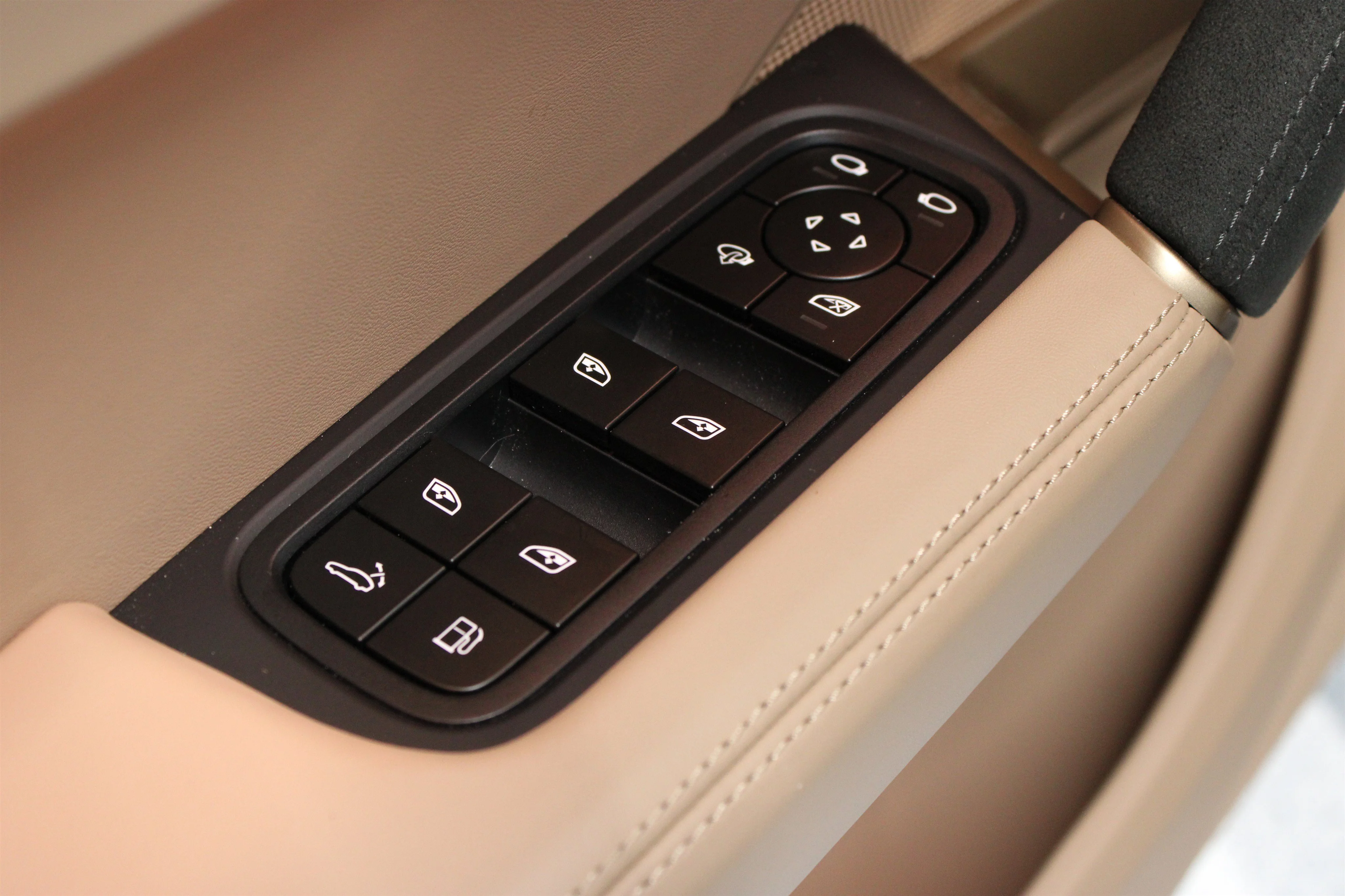 2025 Porsche Cayenne Coup Turbo E-Hybrid - Photo 7