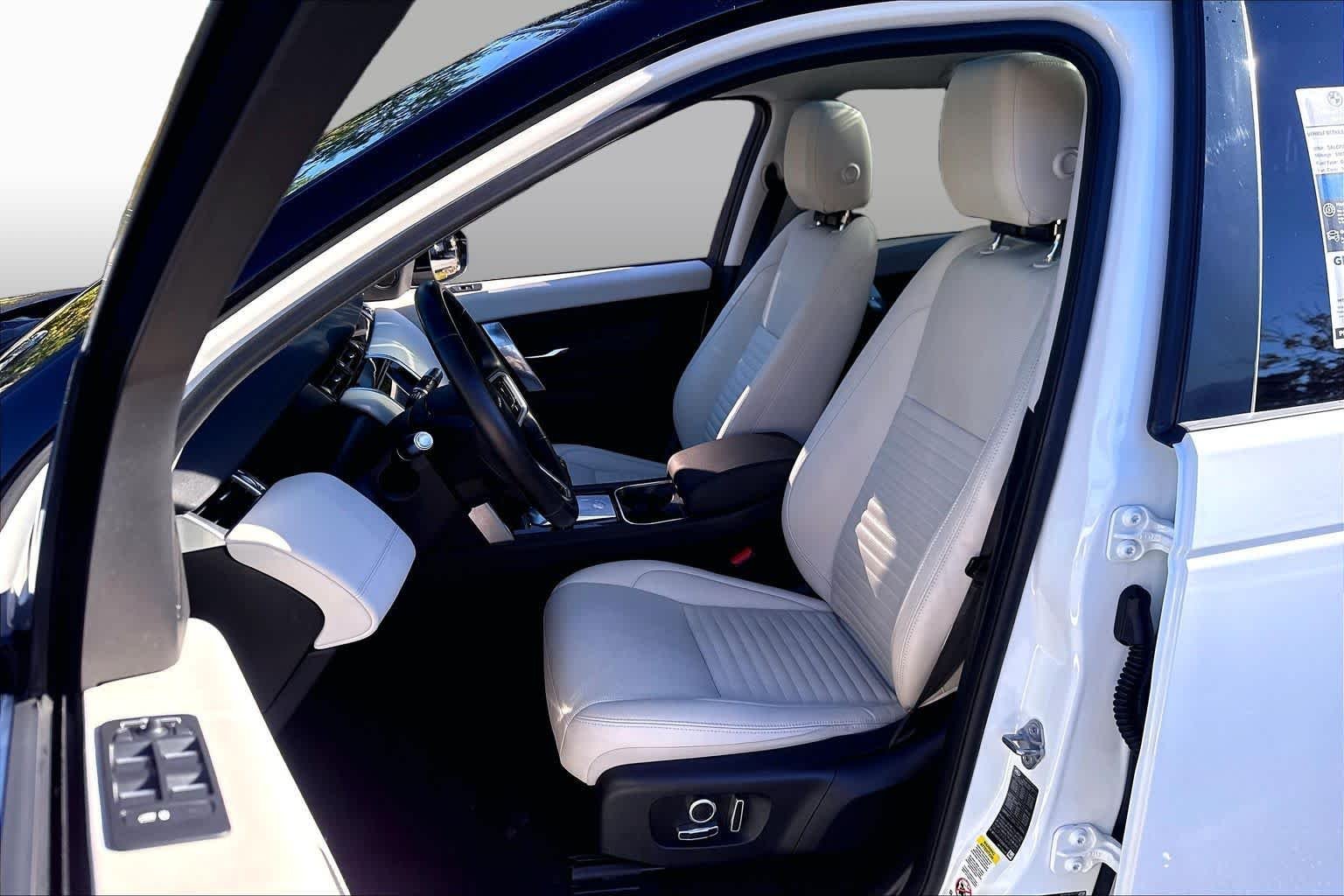 Used 2022 Fuji White Land Rover SE image 8
