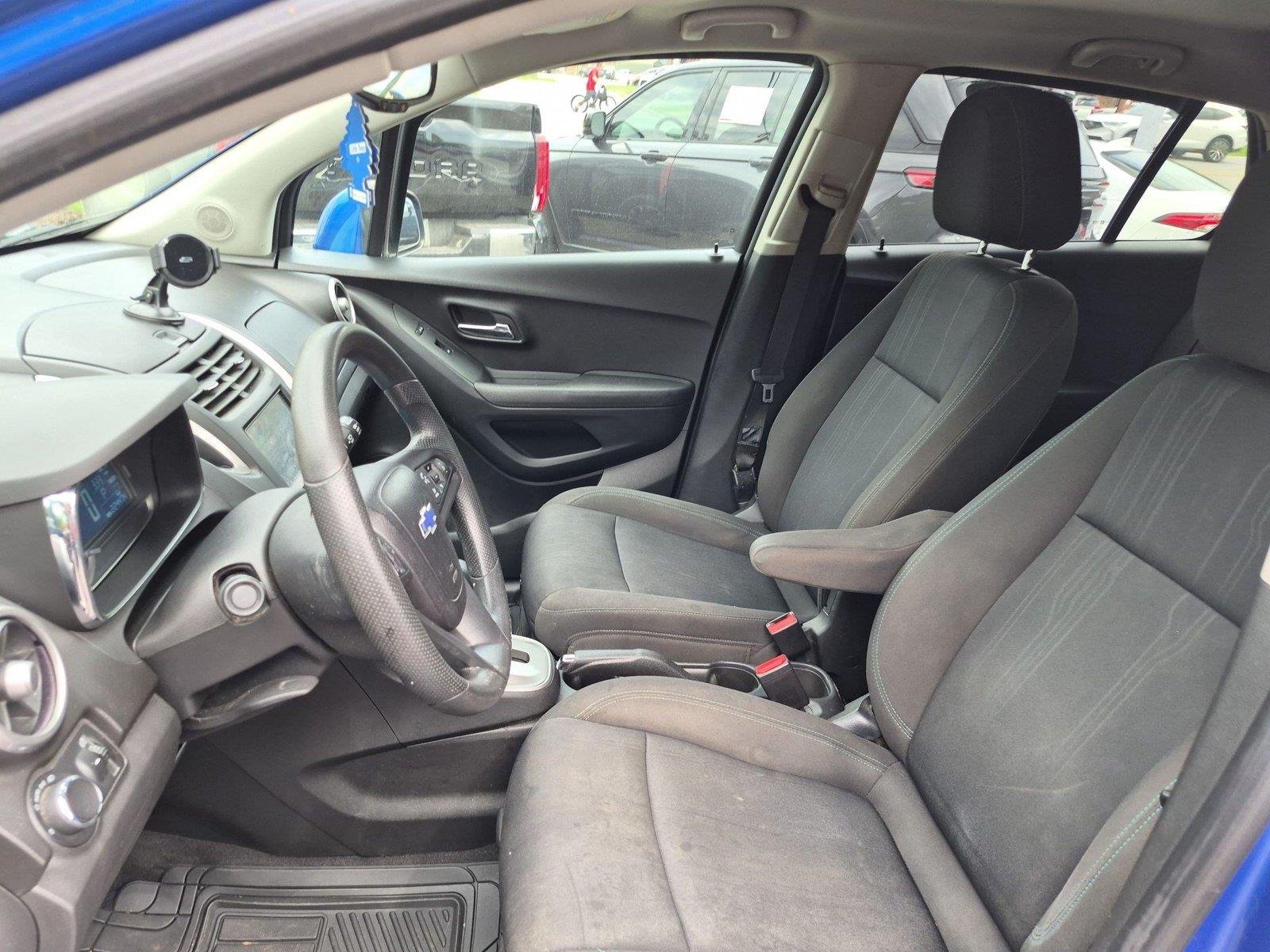 Used 2015 Brilliant Blue Metallic Chevrolet LT image 18