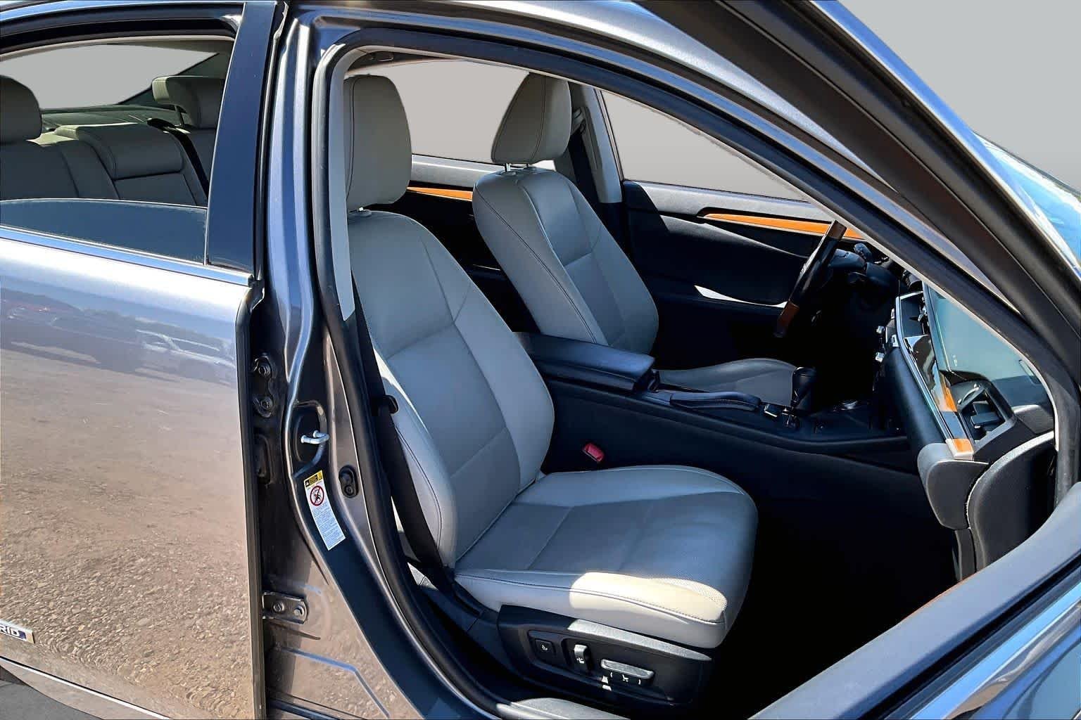 Used 2014 Nebula Gray Pearl Lexus Hybrid image 6