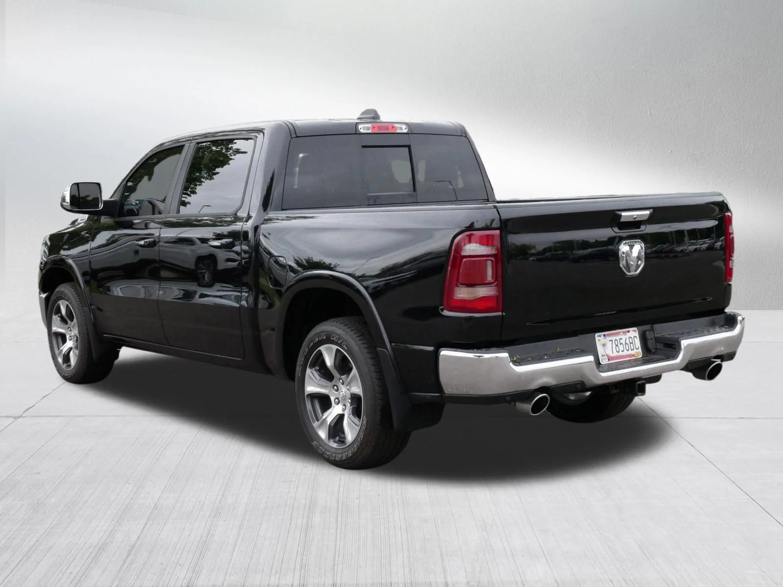 Used 2022 Diamond Black Crystal Pearlcoat Ram Laramie image 5