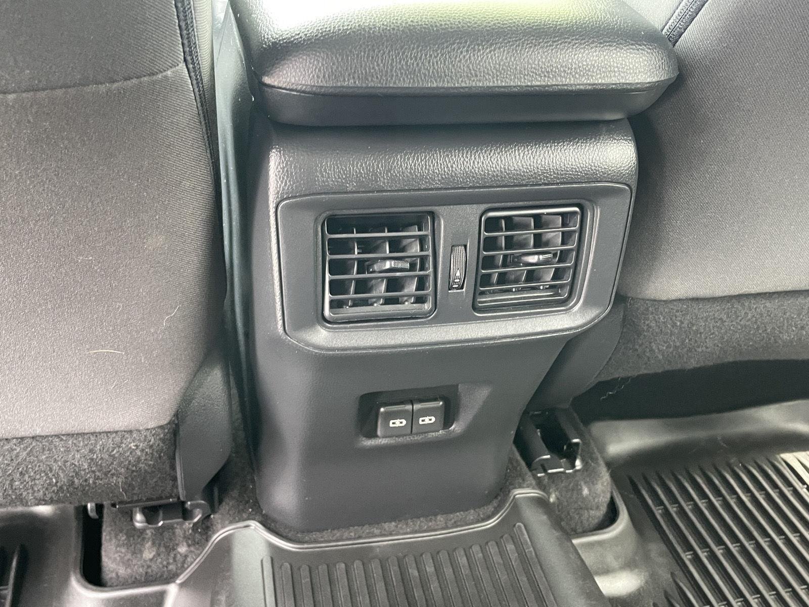 2022 Toyota RAV4 XLE - Photo 21