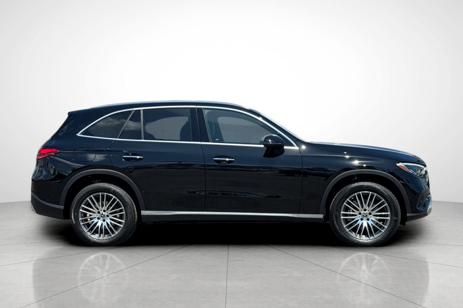 New 2026 Black Mercedes-Benz GLC 300 image 33