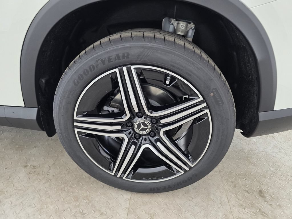 New 2027 Polar White Mercedes-Benz GLC 300 image 28