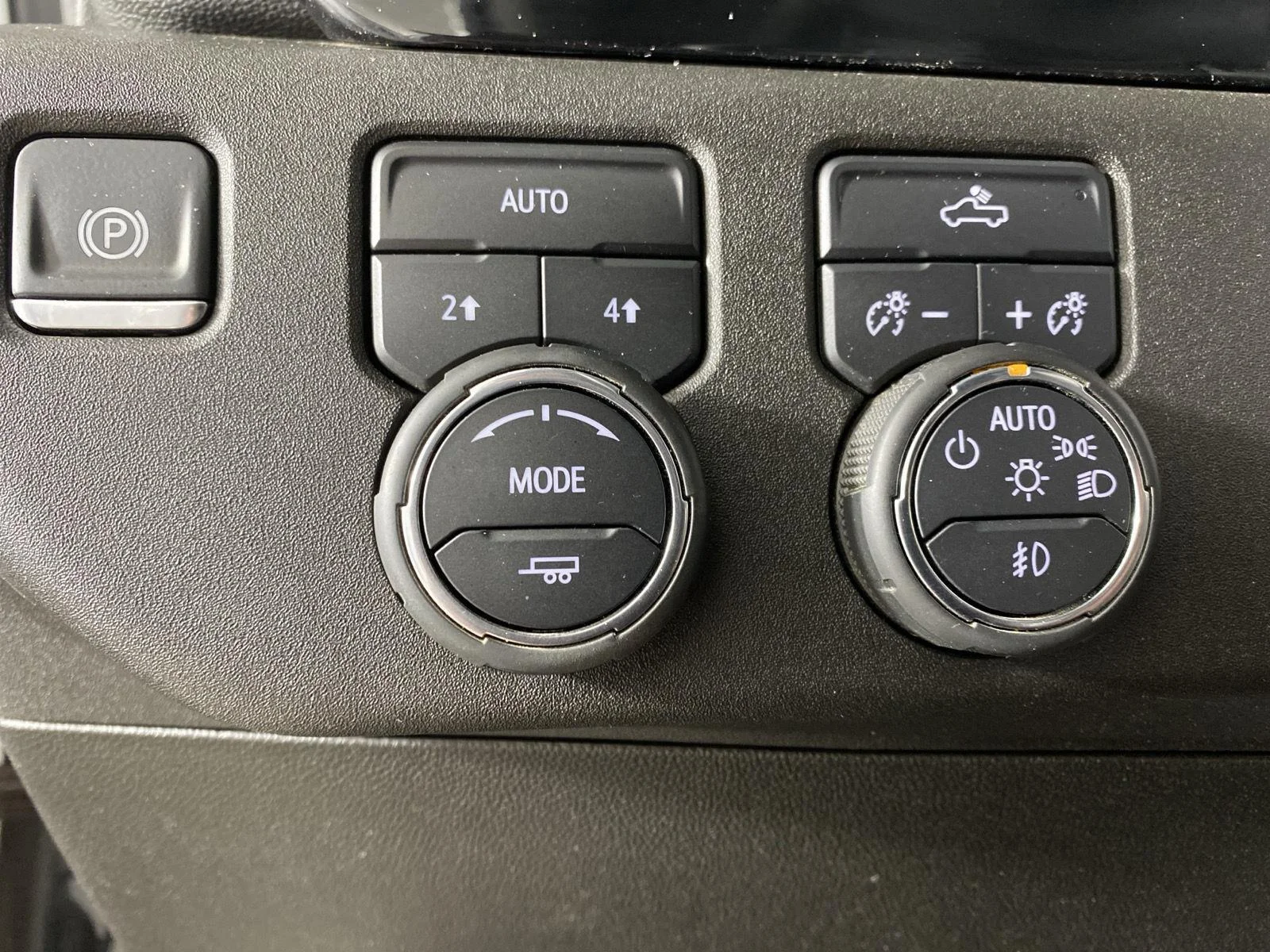 Used 2025 Summit White Chevrolet RST image 13