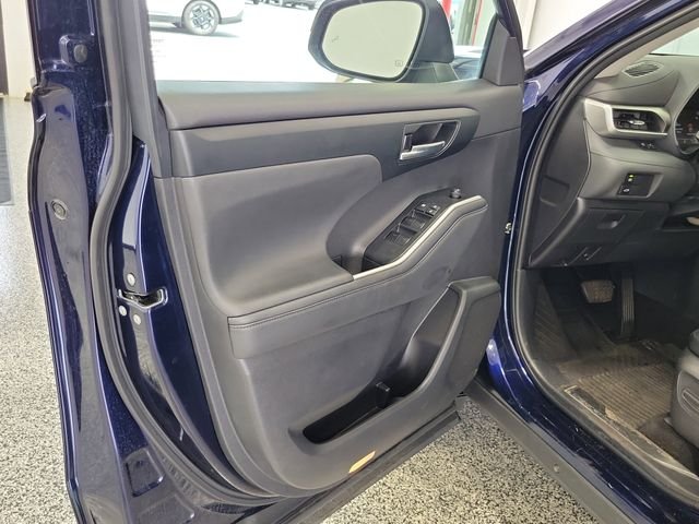 Certified Used 2022  Toyota XLE image 6