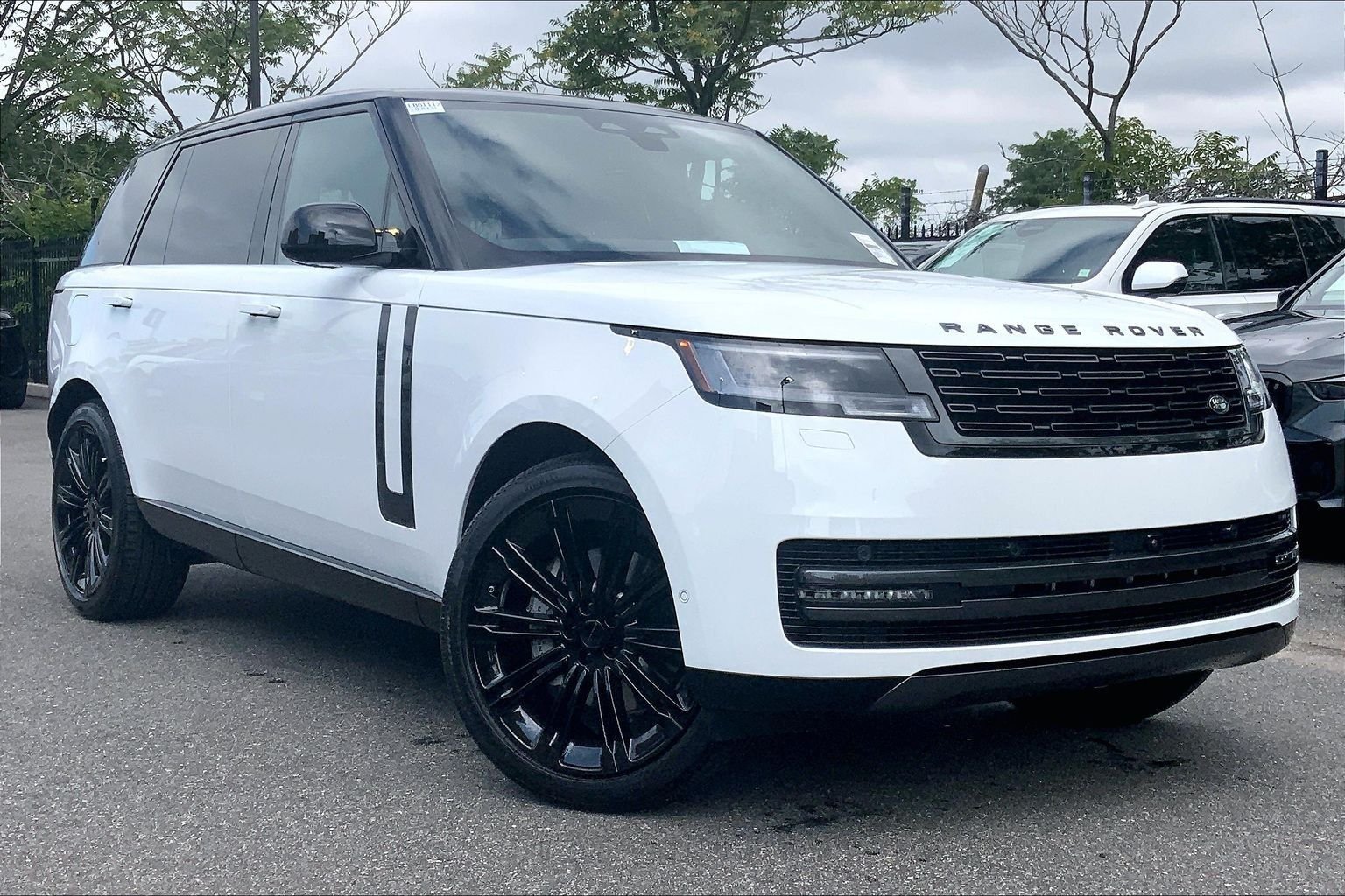 New 2026 Fuji White Land Rover SE 7 Seats image 2