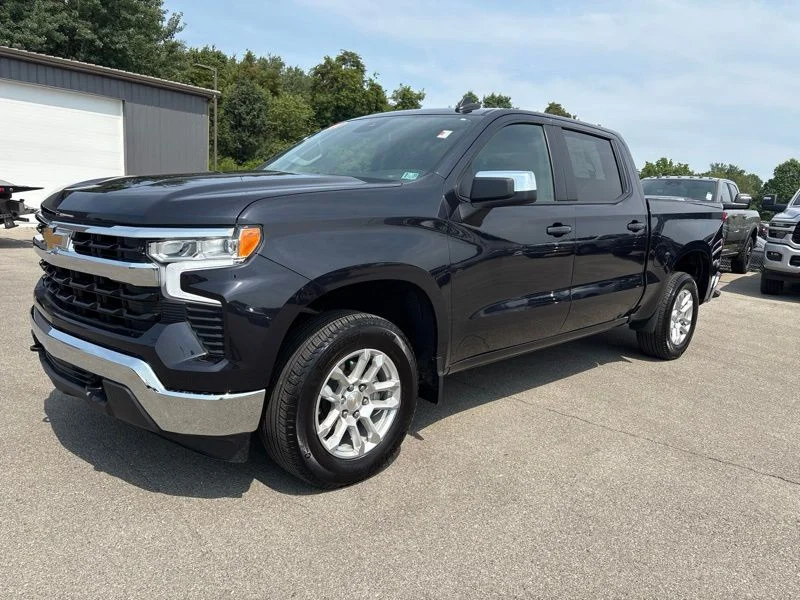 Used 2024 Gray Chevrolet LT image 7