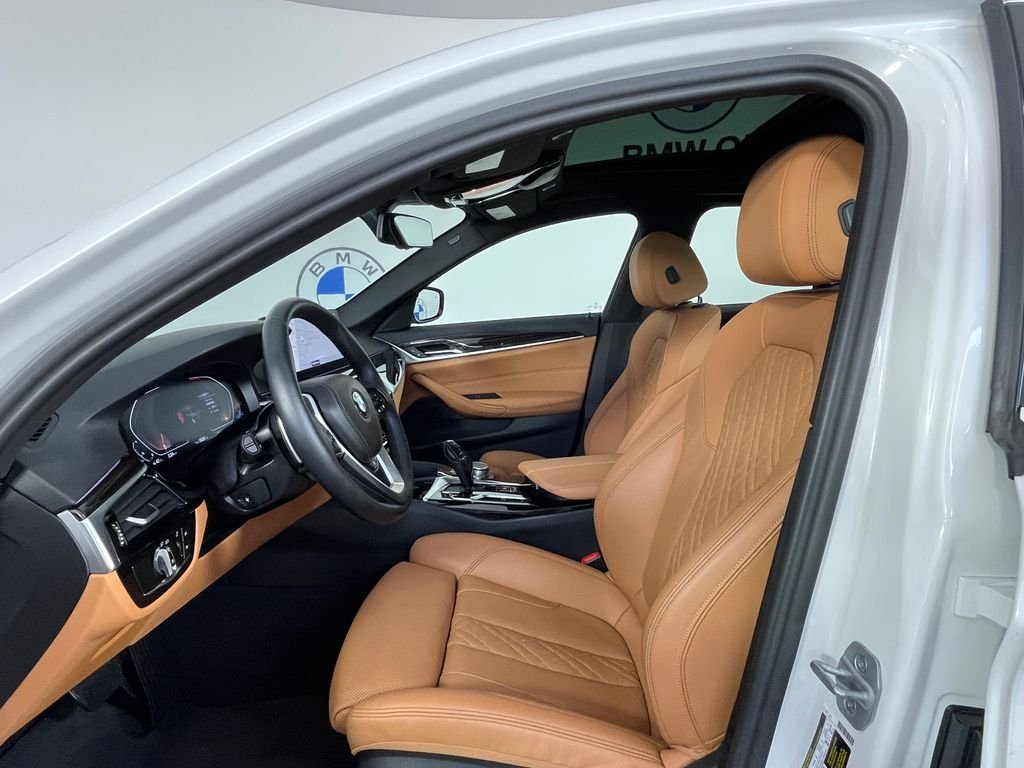Used 2023 White BMW 530i xDrive image 21