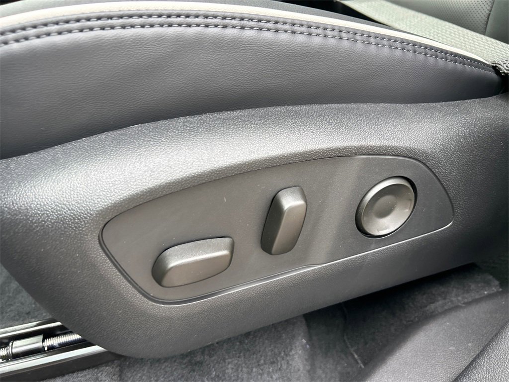 2026 GMC ACADIA - Image 16