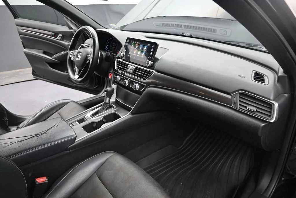 Used 2018  Honda Sport image 26