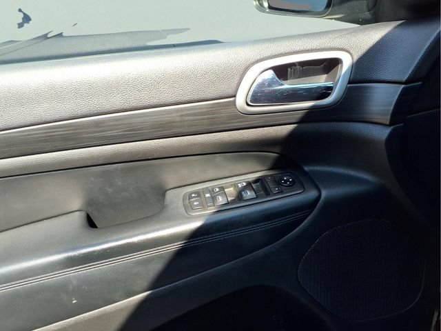 Used 2019 Gray Jeep Altitude 4x4 image 15
