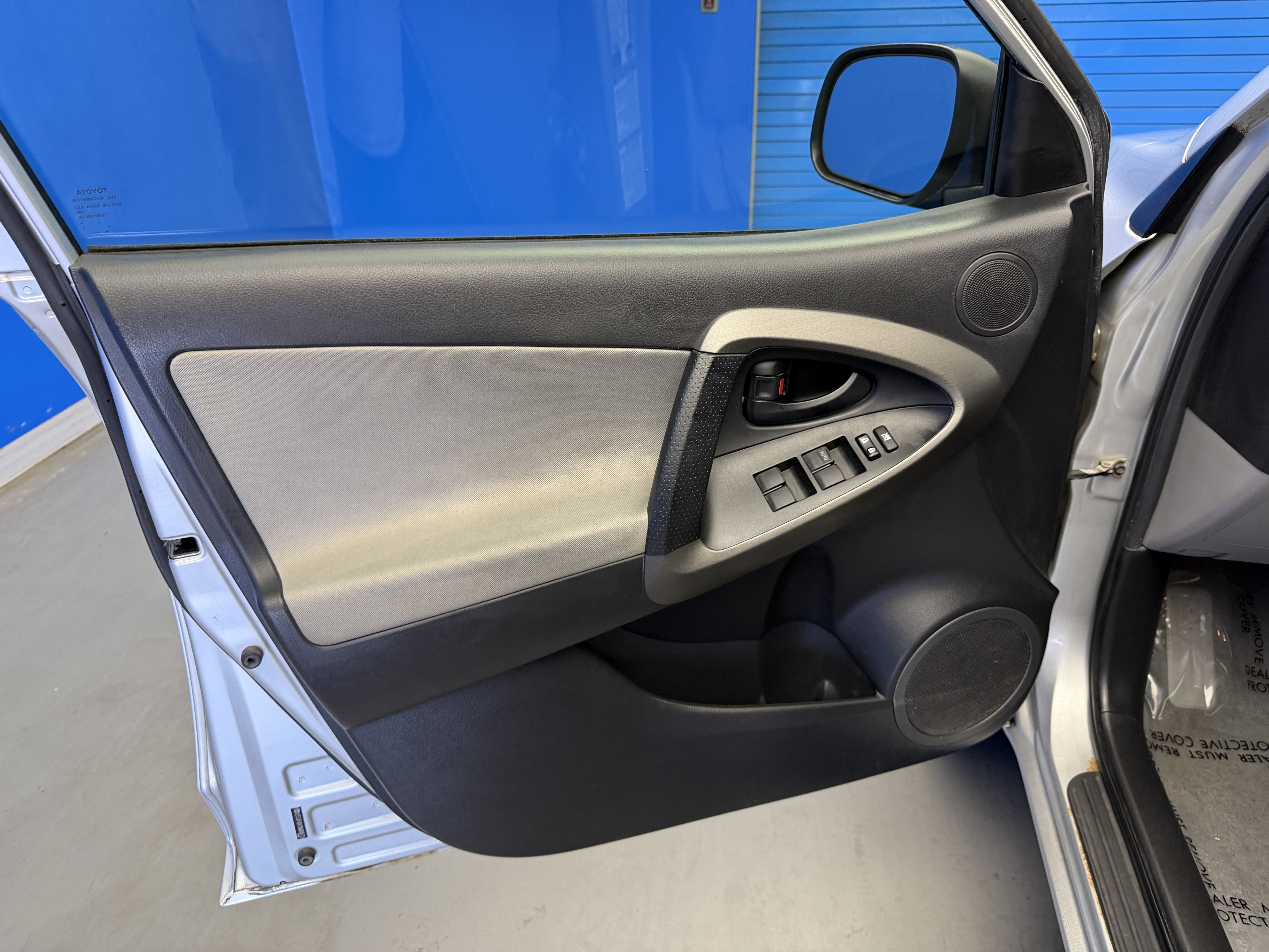 Used 2011 Classic Silver Metallic Toyota BASE image 9