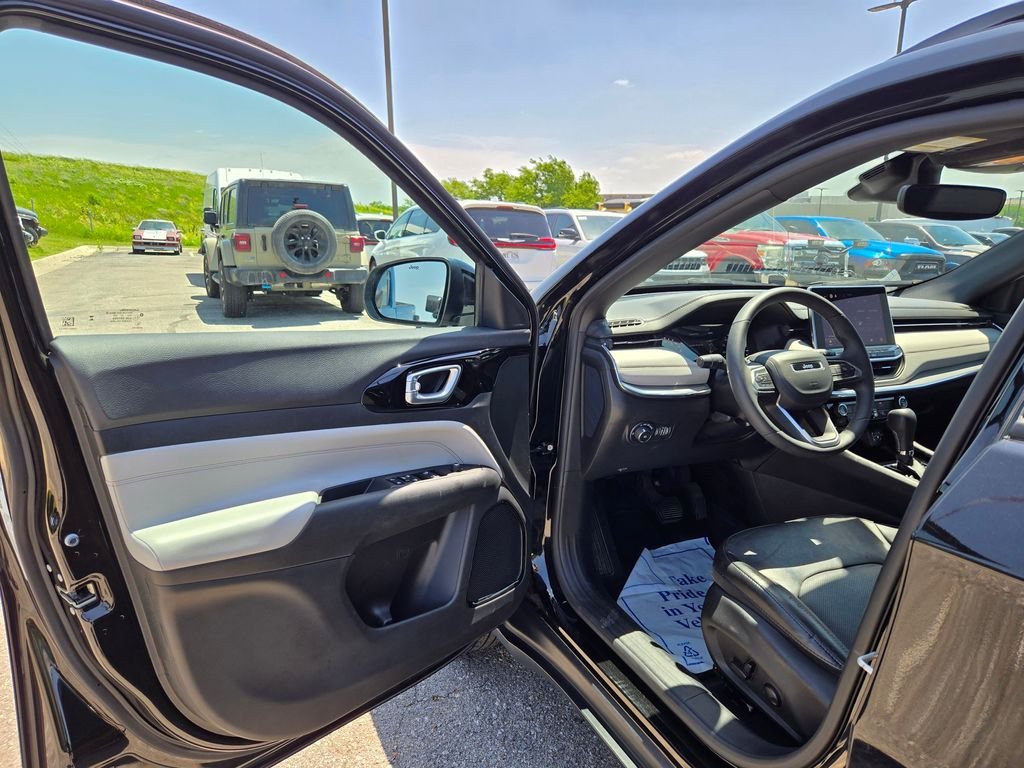 Used 2023 Black Jeep Limited image 12