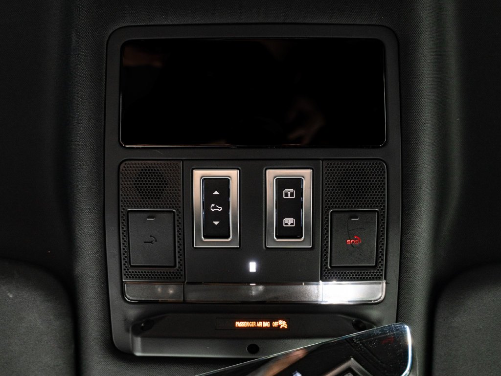 Used 2024 Hakuba Silver Metallic Land Rover S image 40