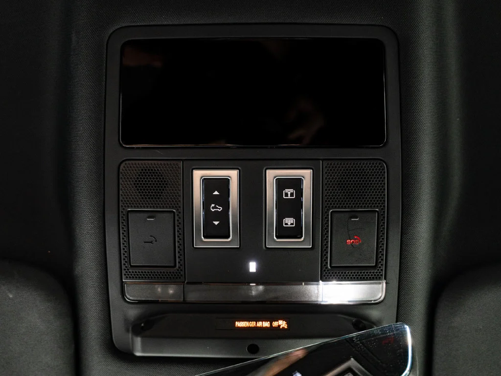 Used 2024 Hakuba Silver Metallic Land Rover S image 40