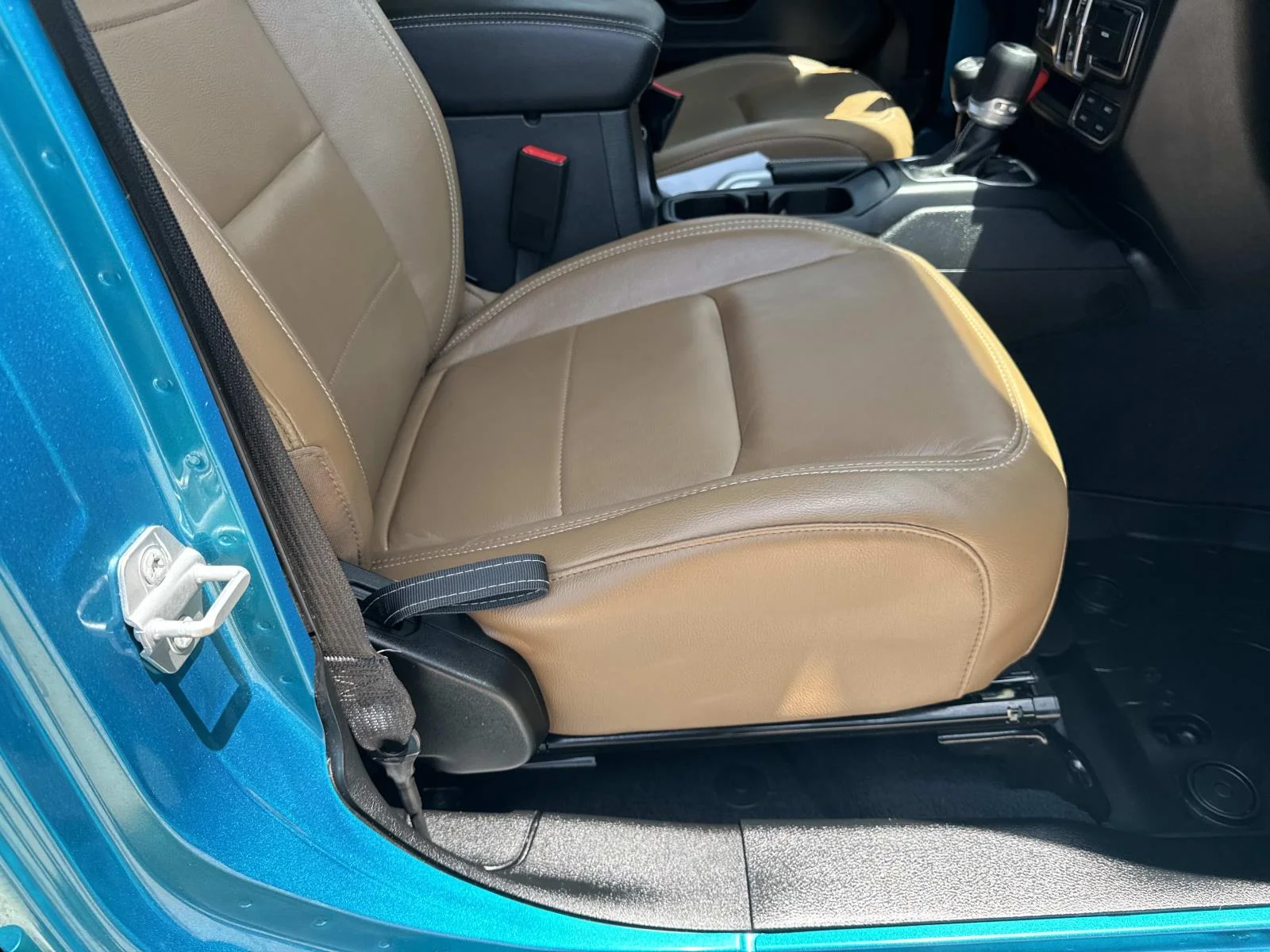 Used 2020 Green Jeep Sahara image 11
