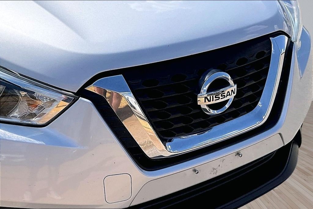 Used 2018 Silver Nissan SV image 25