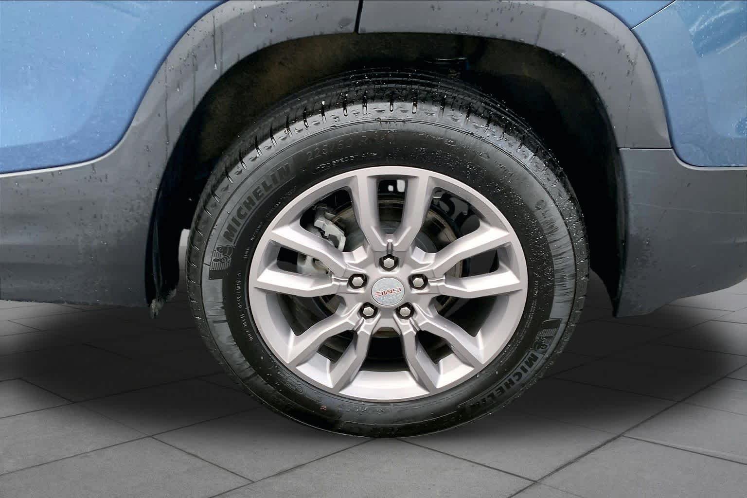 Used 2024 Downpour Metallic GMC SLT image 10
