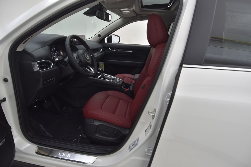 Certified Used 2025 White Metallic Mazda 2.5 S Carbon Edition image 20