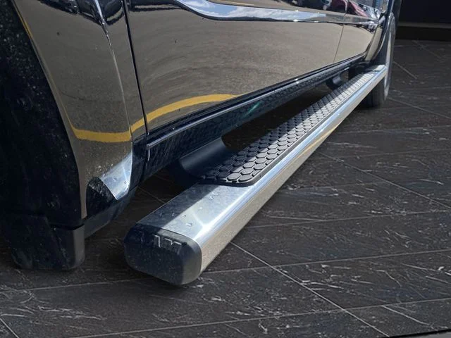 New 2025 Diamond Black Crystal Pearl-Coat Exterior Paint RAM Big Horn/Lone Star image 19