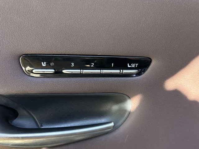 Used 2019  Lexus 500 Base image 23
