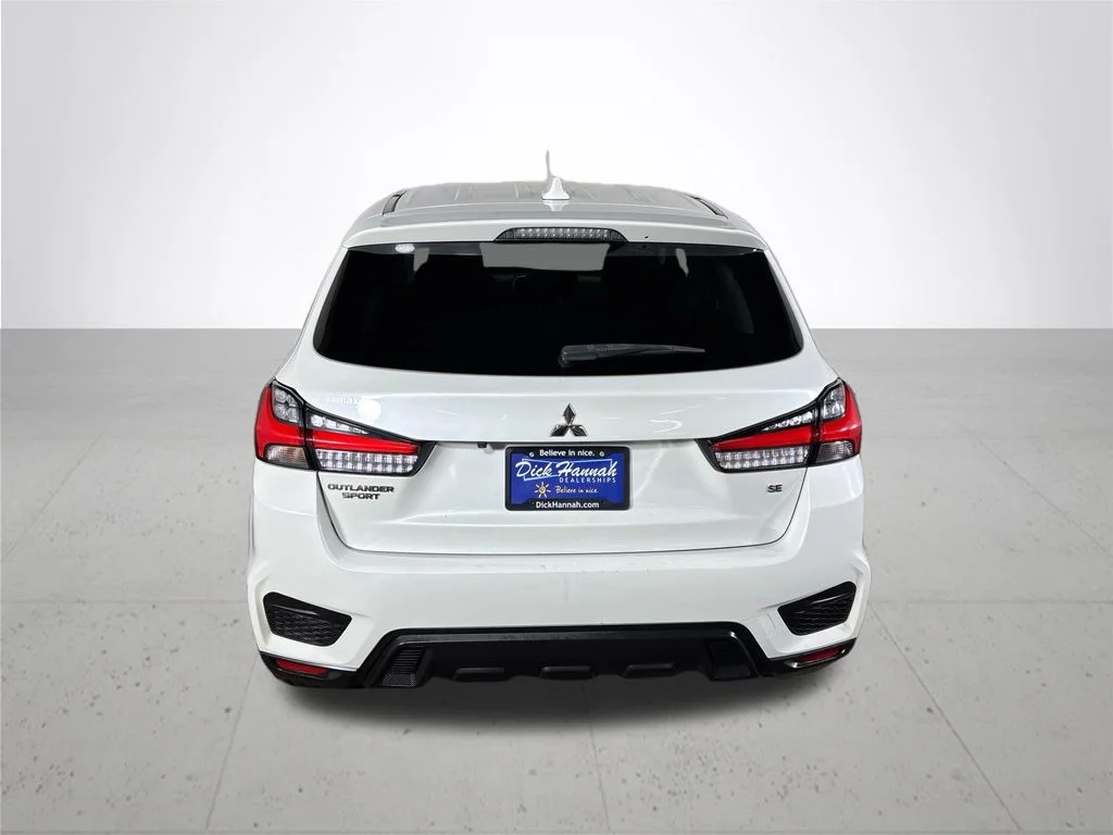 Used 2021 White Mitsubishi 2.0 SE image 7