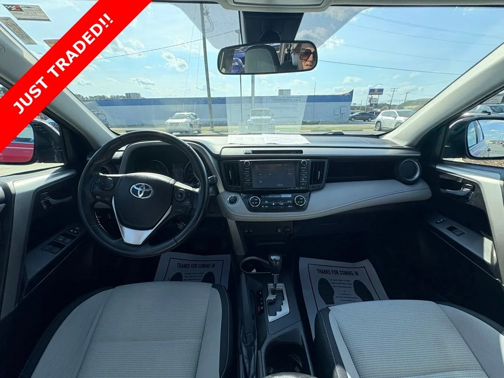 Used 2018 Red Toyota XLE image 36