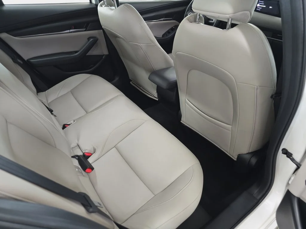 Used 2020 Snowflake White Pearl Mica Mazda Select image 16