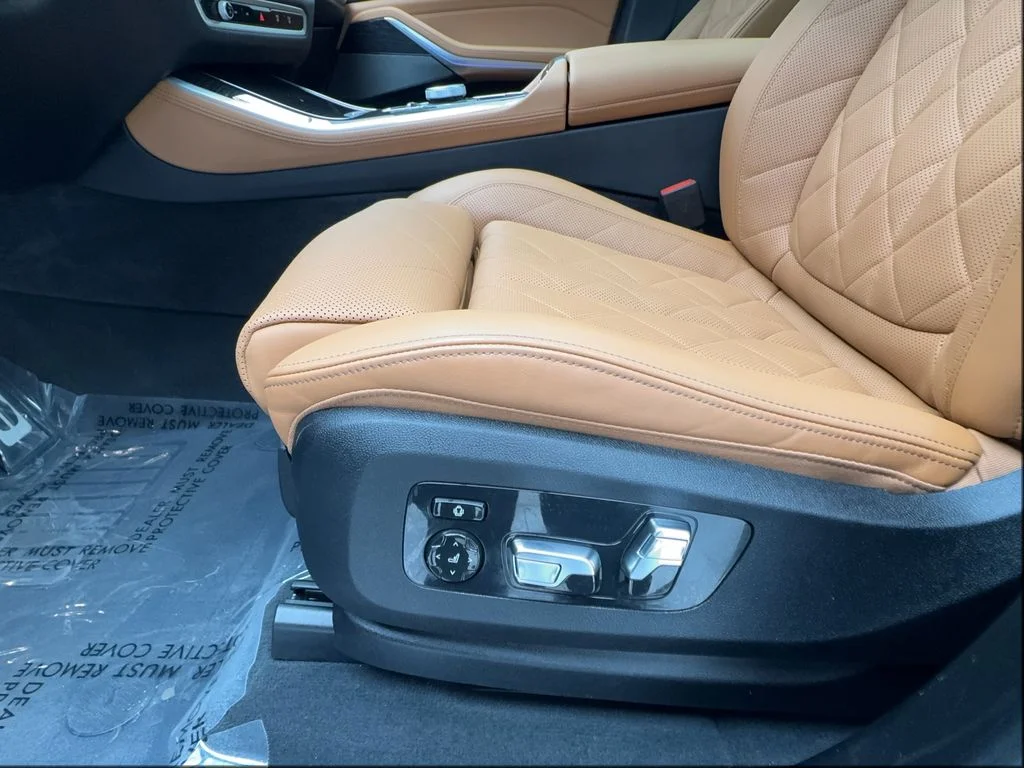 Used 2025 Gray BMW M60i image 23