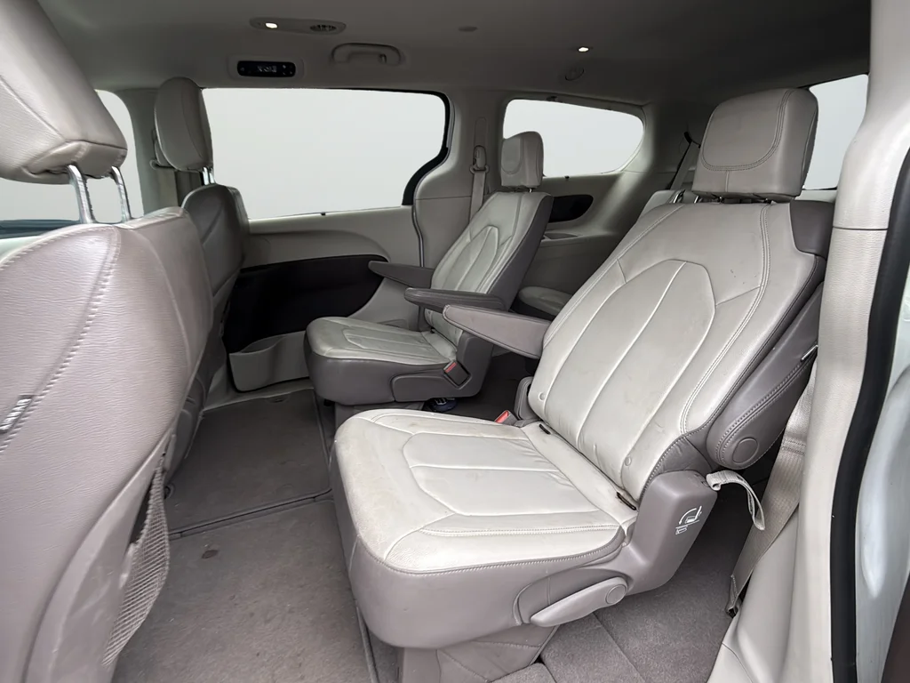 Used 2017 White Chrysler Touring L image 27