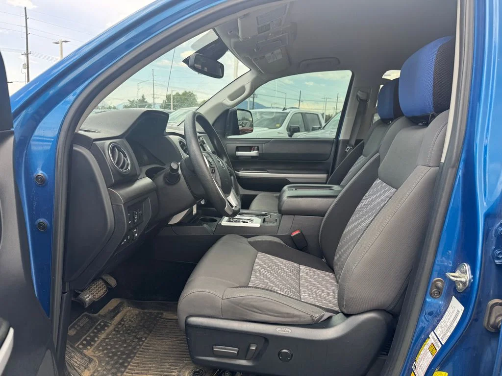 Used 2018 Blue Toyota SR5 image 4