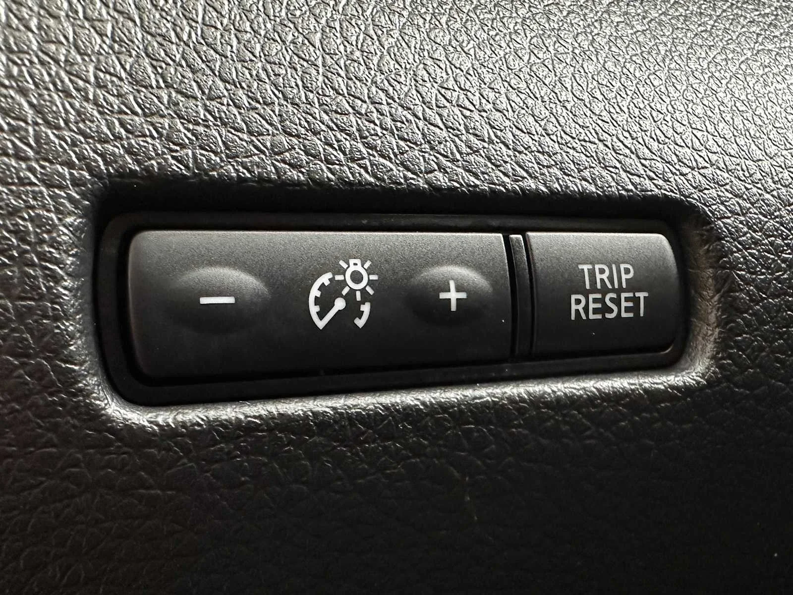 Used 2018  Nissan SV image 14