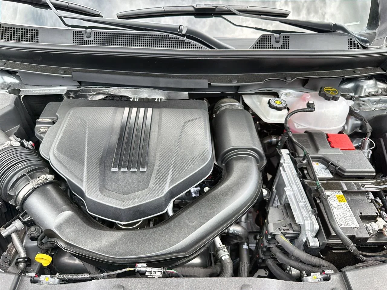 New 2026 Sterling Metallic GMC Elevation image 25