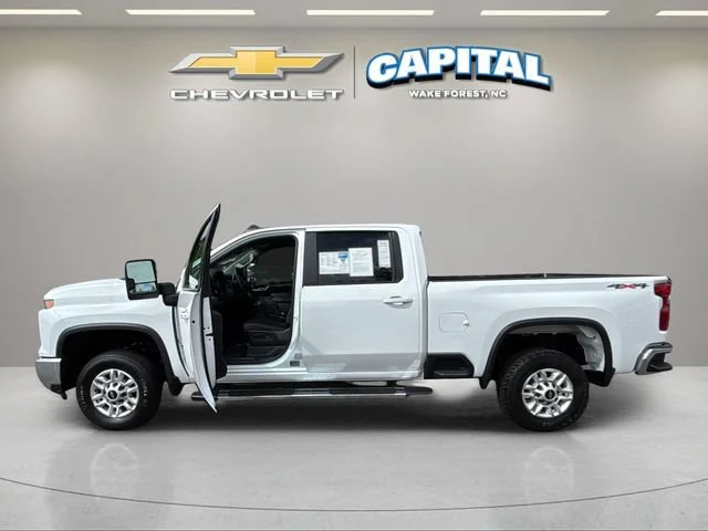 Used 2025 Summit White Chevrolet LT image 9