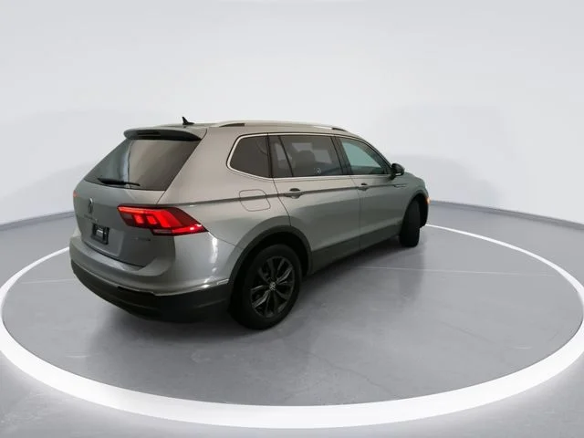 Used 2022 Gray Volkswagen 2.0T SE image 6