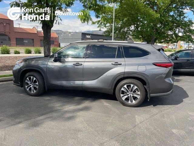 2022 Toyota Highlander XLE 4x4 V6's photo
