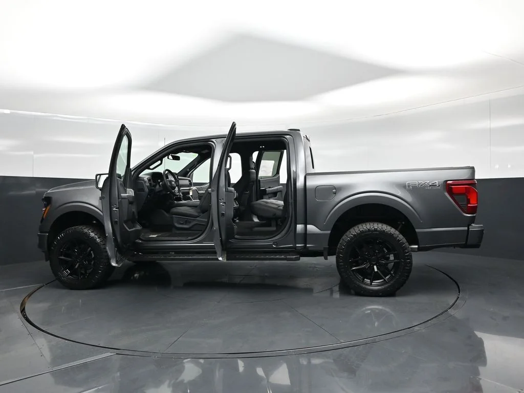 New 2026 Carbonized Gray Metallic Ford XLT image 32