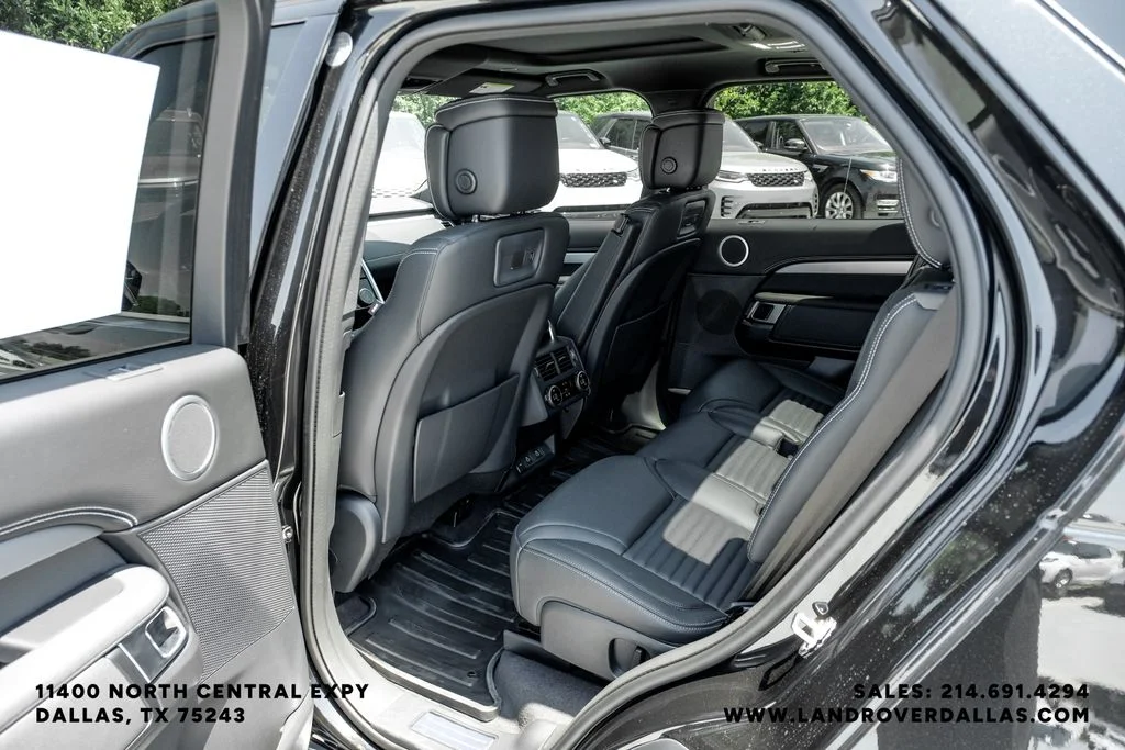 New 2026 Santorini Black Metallic Land Rover Dynamic SE image 43