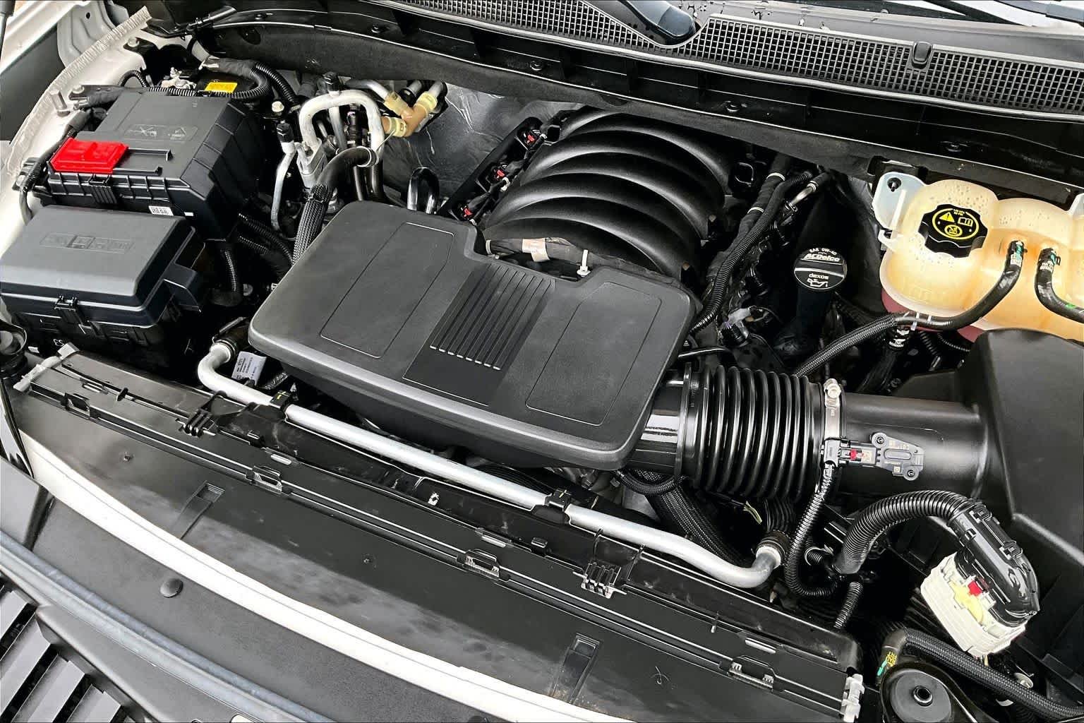 Used 2023 Iridescent Pearl Tricoat Chevrolet High Country image 32