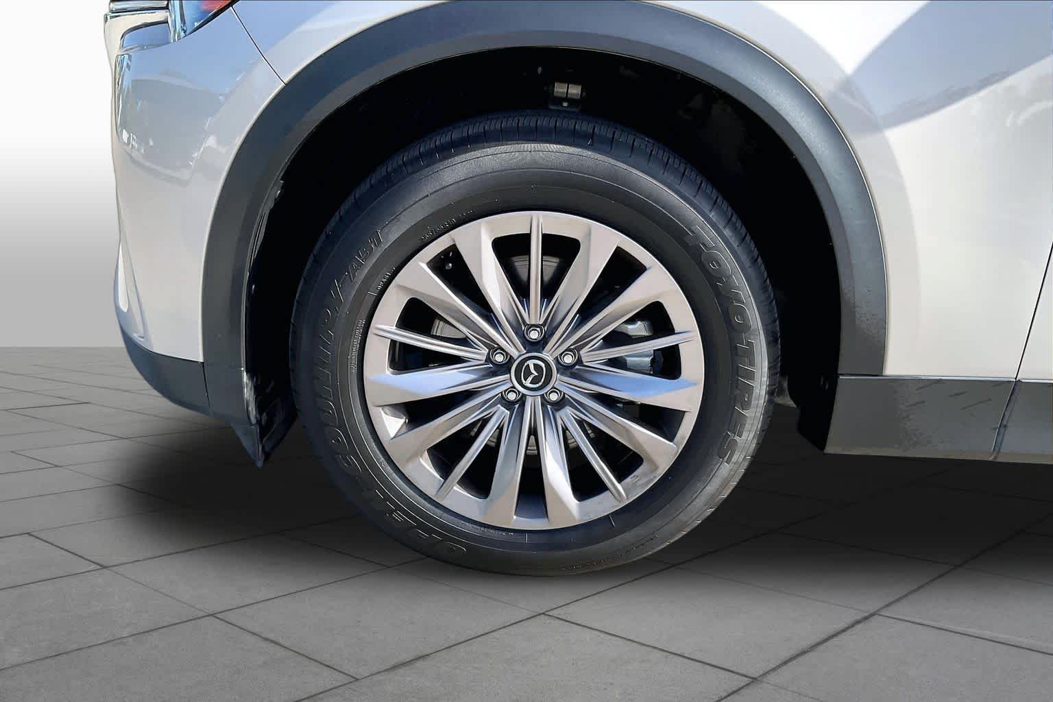 Used 2025 Platinum Quartz Mazda Preferred Package image 11