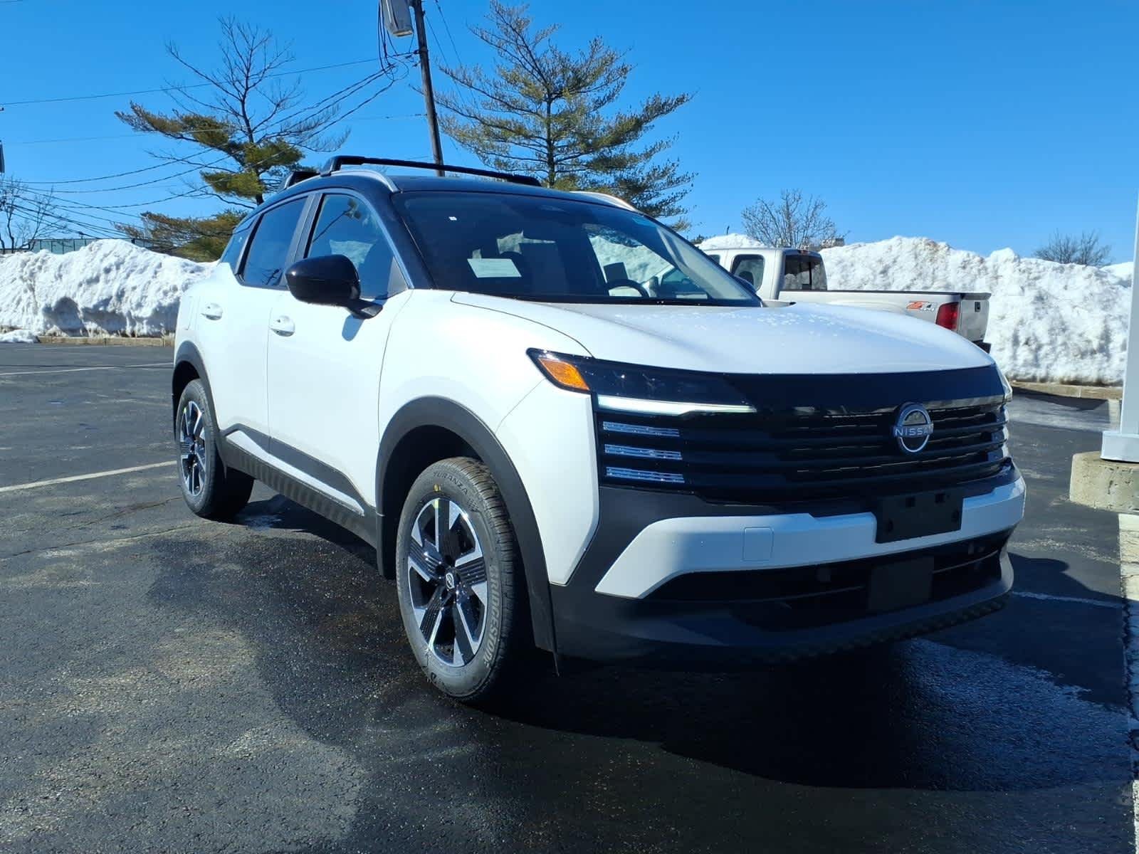 New 2026 Aspen White Tricoat/Super Black Nissan SV image 2