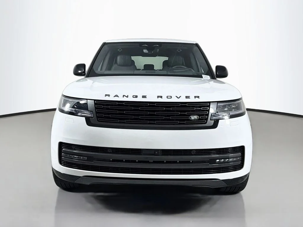 New 2026 Fuji White Land Rover SE image 2