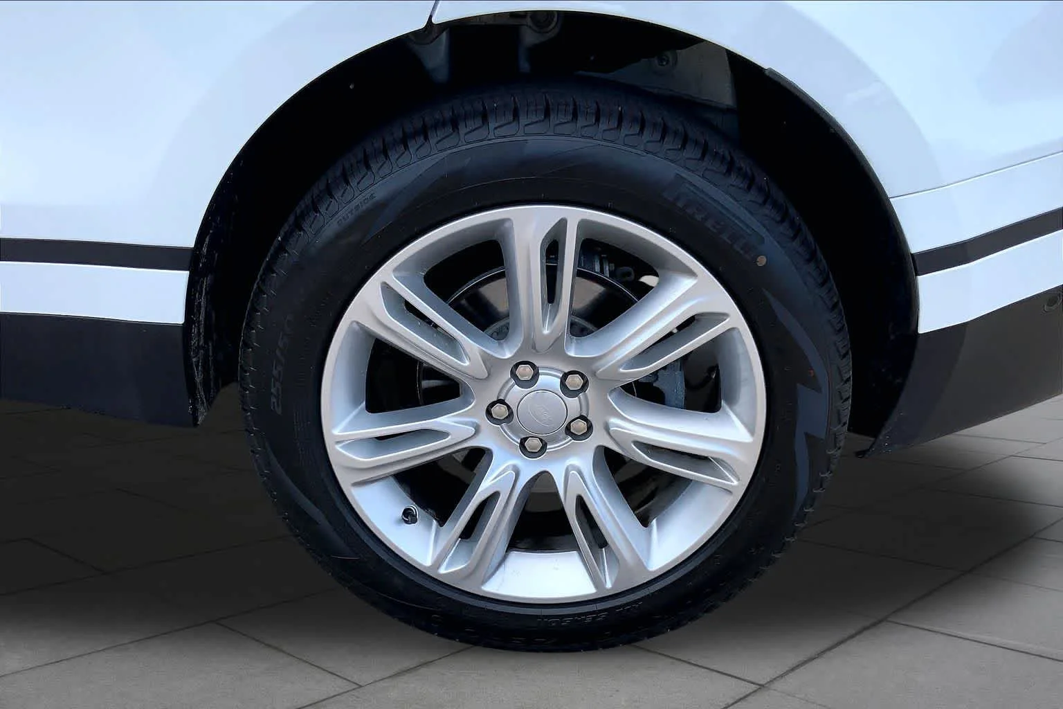Used 2026 Fuji White Land Rover S image 11